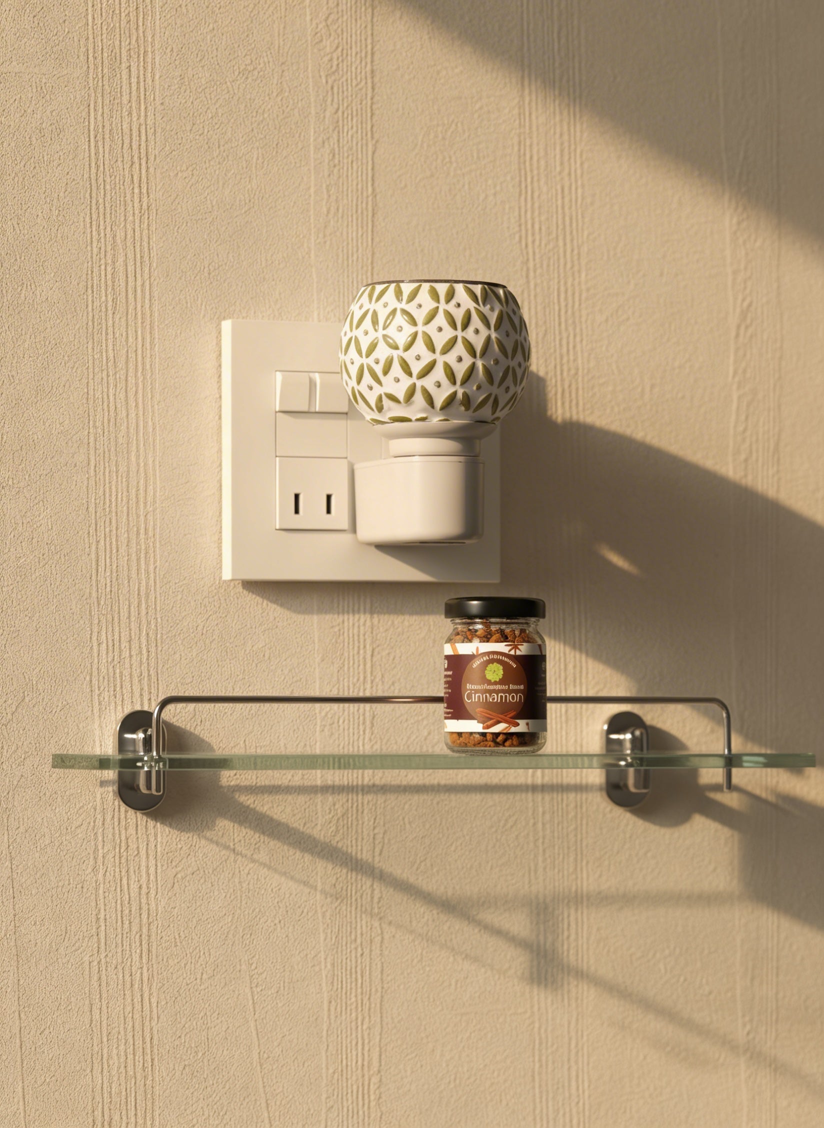 Electric Diffuser + Cinnamon Camphor