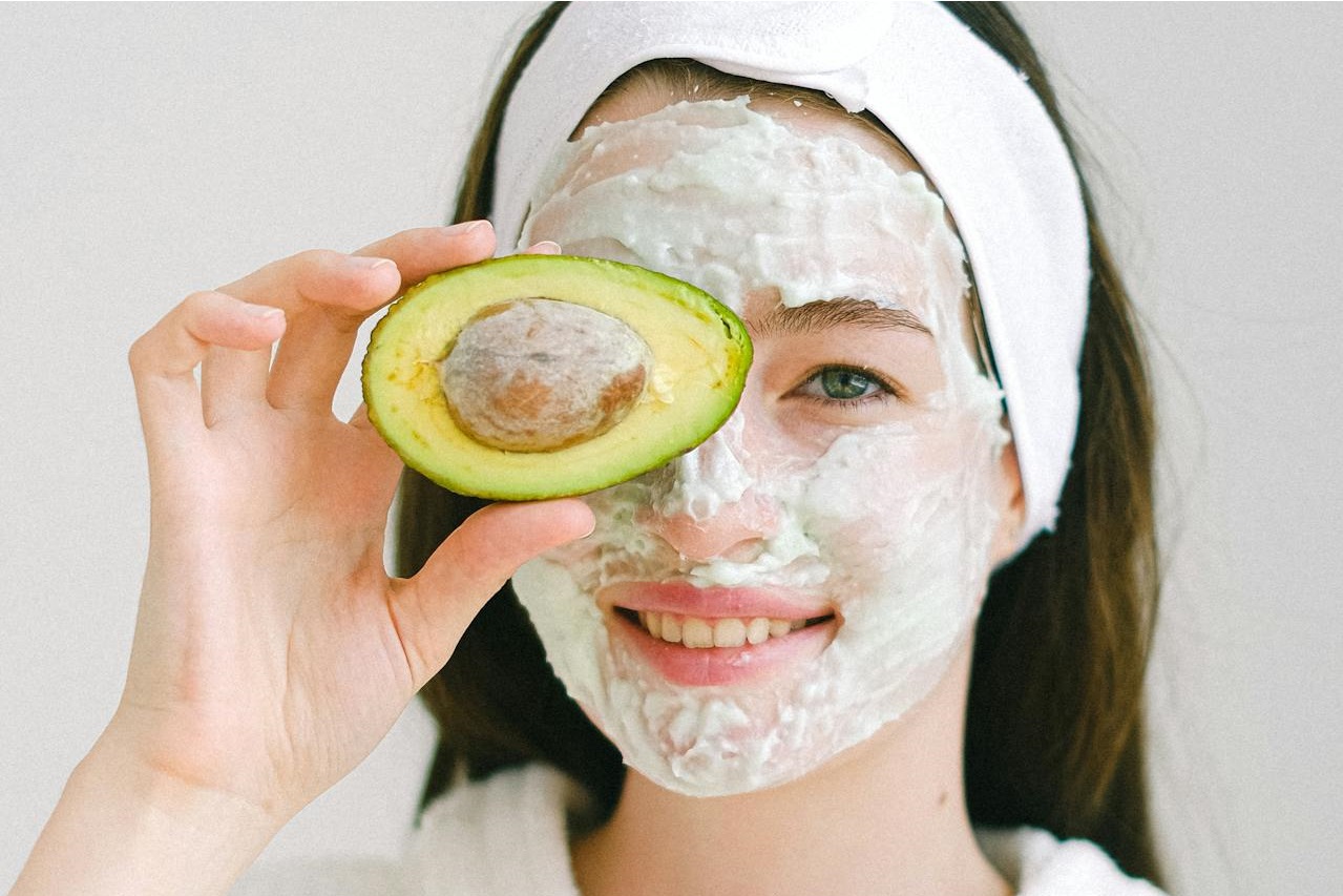 apply avocado paste on face